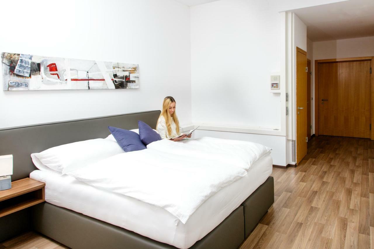 Health Vital Comfort Guestrooms Wels Exteriör bild